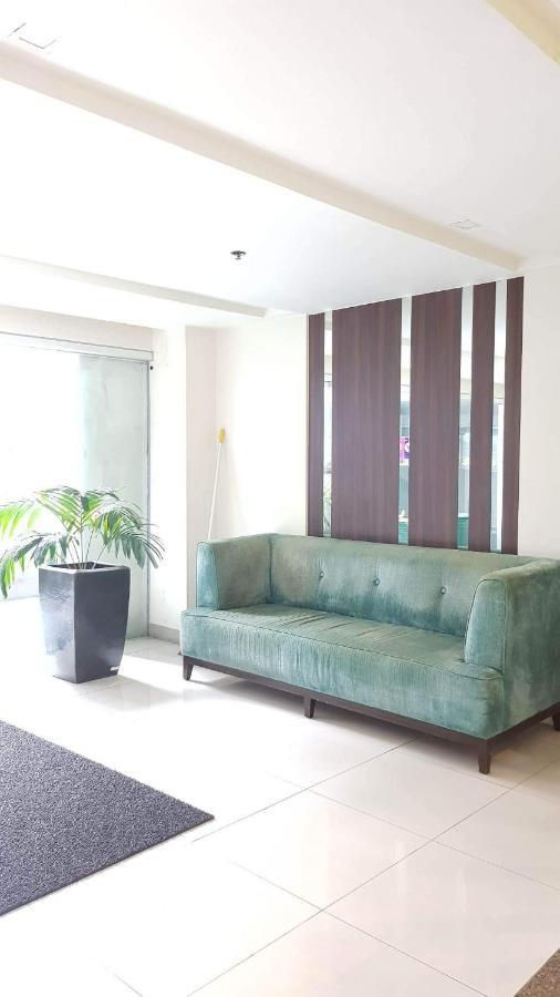 101 Newport Blvd C2 4F By Rechelle Nunag Pasay Esterno foto