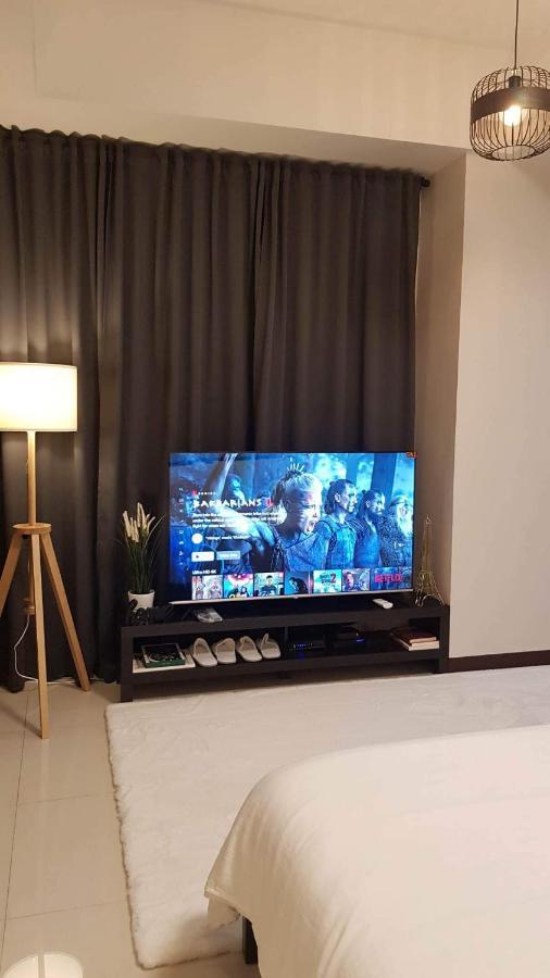 101 Newport Blvd C2 4F By Rechelle Nunag Pasay Esterno foto