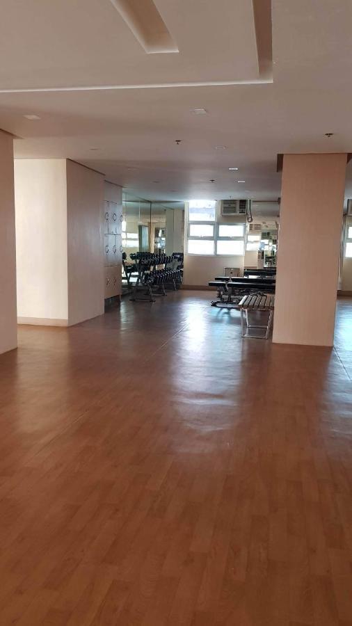 101 Newport Blvd C2 4F By Rechelle Nunag Pasay Esterno foto