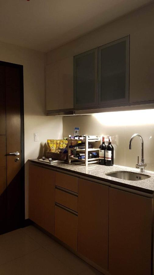 101 Newport Blvd C2 4F By Rechelle Nunag Pasay Esterno foto