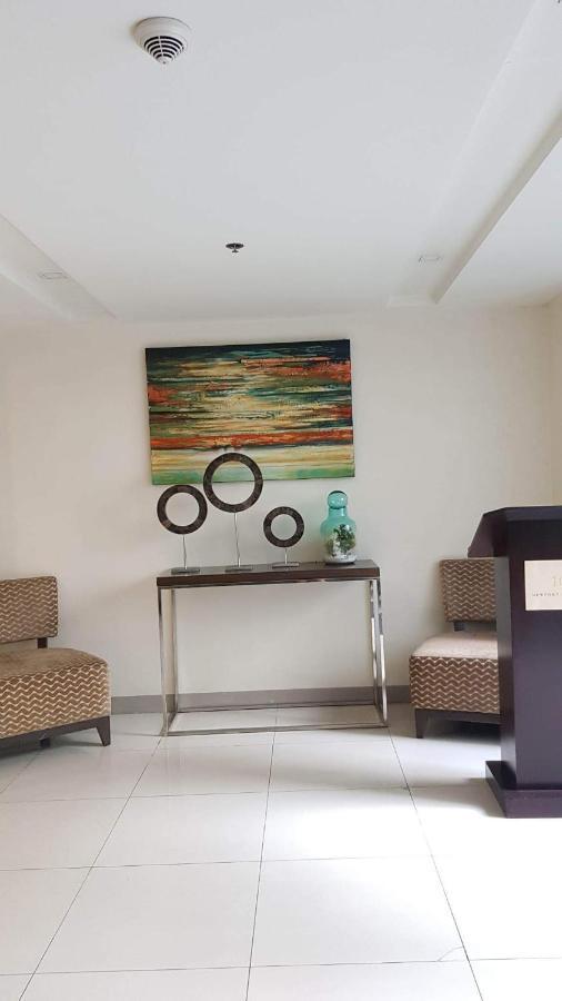 101 Newport Blvd C2 4F By Rechelle Nunag Pasay Esterno foto