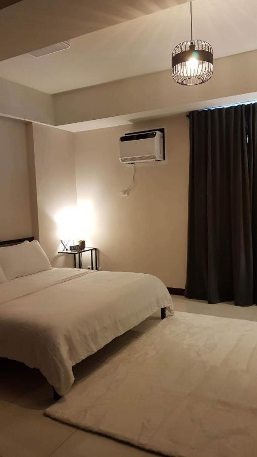 101 Newport Blvd C2 4F By Rechelle Nunag Pasay Esterno foto