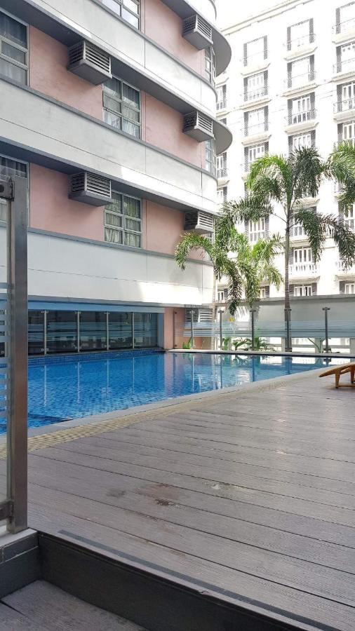 101 Newport Blvd C2 4F By Rechelle Nunag Pasay Esterno foto