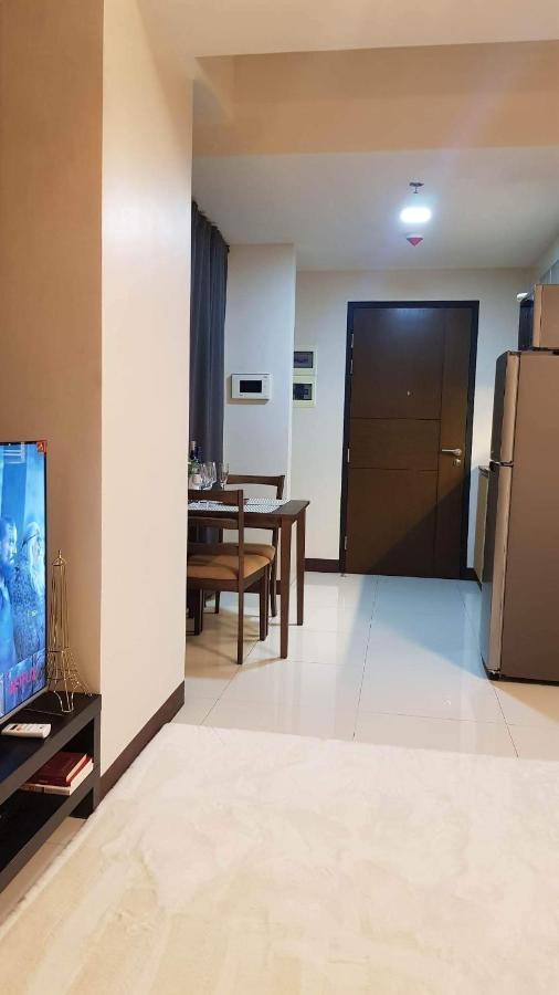 101 Newport Blvd C2 4F By Rechelle Nunag Pasay Esterno foto