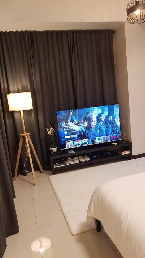 101 Newport Blvd C2 4F By Rechelle Nunag Pasay Esterno foto