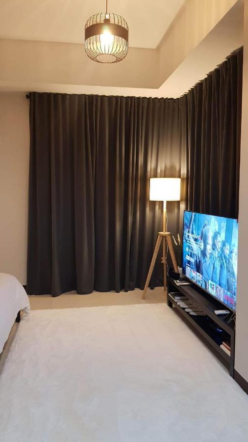 101 Newport Blvd C2 4F By Rechelle Nunag Pasay Esterno foto